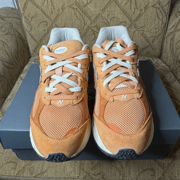 Size 10.5 - New Balance 2002R Copper Infield Clay W/Box *Smoke Odor - Picture 5 of 9